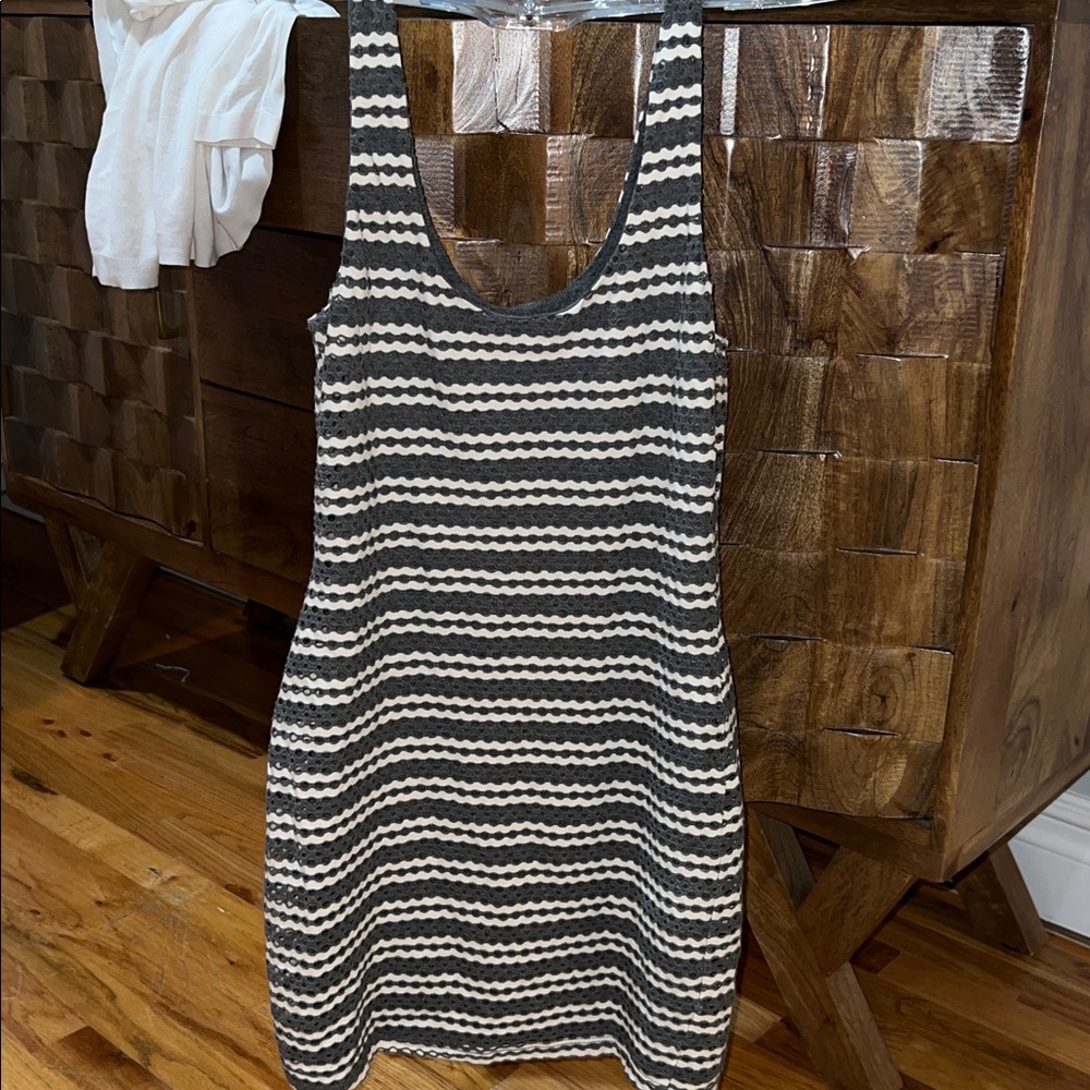 Scoop nyc dress- white and grey. So comfortable and lightweight.